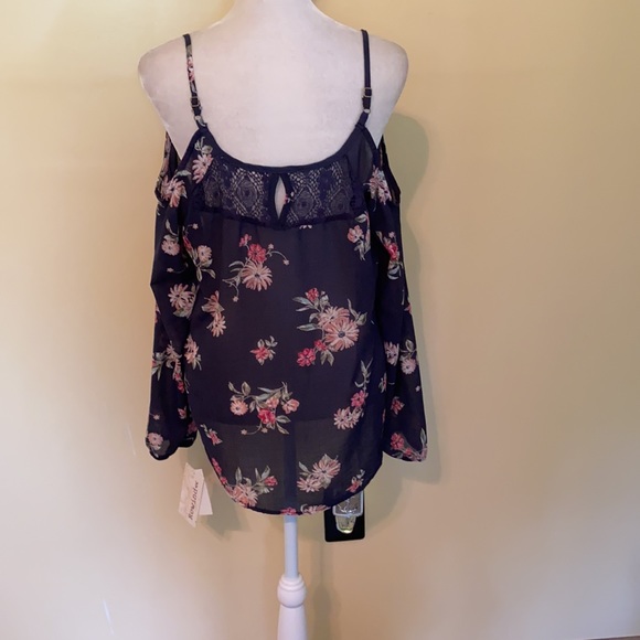 Rewind cold shoulder top - Picture 9 of 13